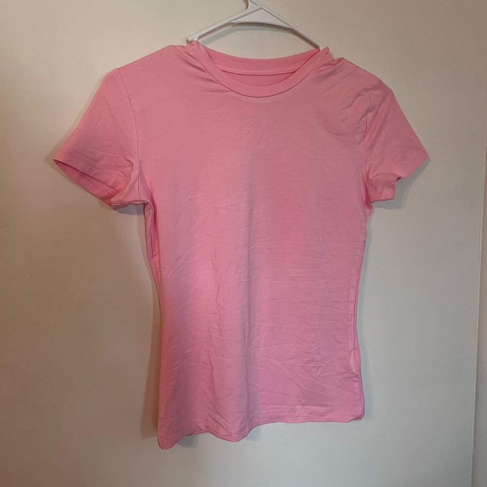 pink fitted top 🎀